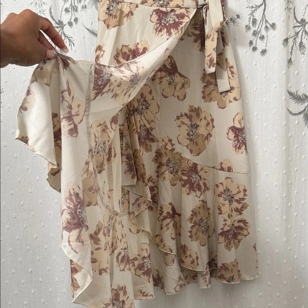 Chic Asymmetrical Floral Skirt - Cream and Brown - Picture 4 of 10